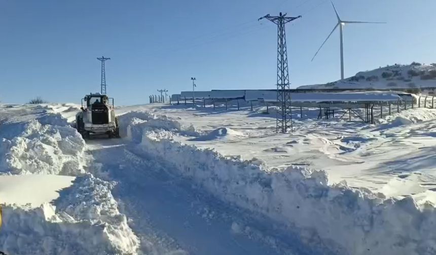 Malatya'da kardan kapanan 66 yerleşim yeri ulaşıma açıldı; acil hastalar sağlıkçılara ulaştırıldı