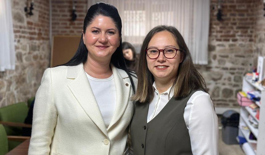 Muhtar Gülden, mahallesindeki kadınlara hayalini kurduğu 'okuma yazma' kursu açtı
