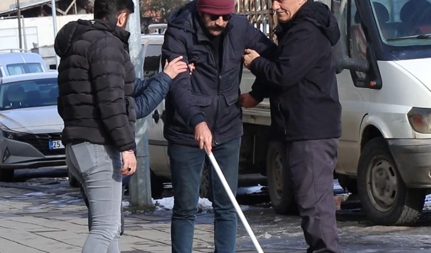 Oltu'da beyaz bastonla farkındalık