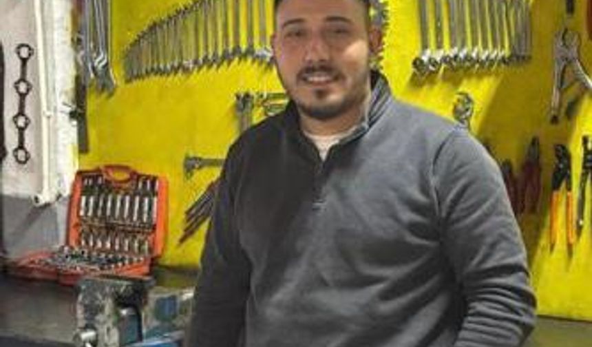 Oto tamir dükkanında ölü bulunan 2 arkadadaş toprağa verildi