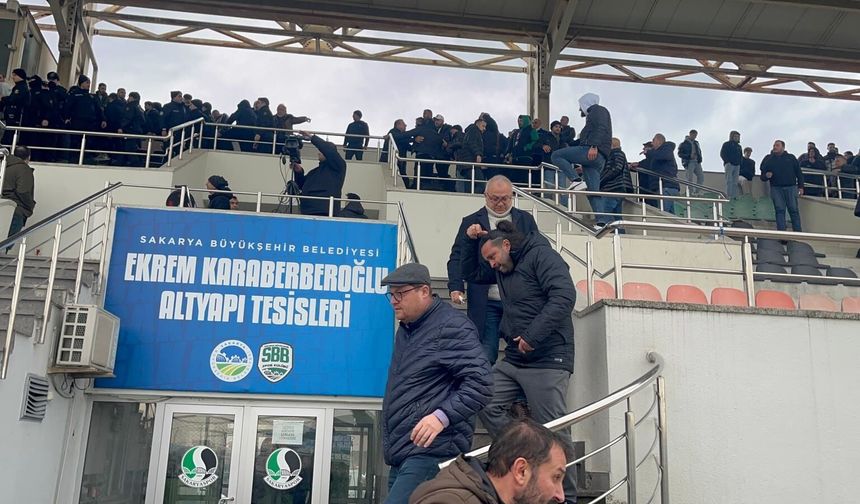 Sakarya'da amatör maçta tribünler karıştı