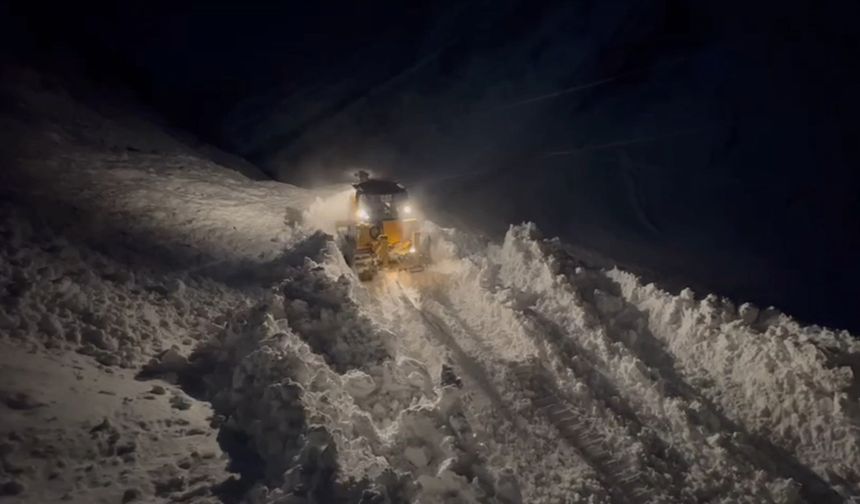 Şırnak'ta yola çığ düştü