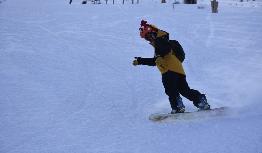 Yıldız Dağı Kayak Merkezi'nde hafta sonu pistler doldu