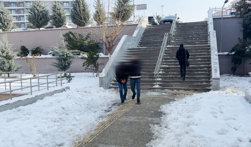 Yolcunun midesinden 472 gram metamfetamin çıktı