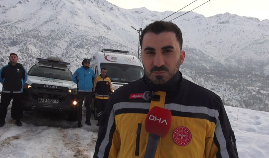 Yolu kardan kapanan yerleşim yerlerine ulaşıp, 1 haftada 57 hastayı kurtardılar / Ek fotoğraflar