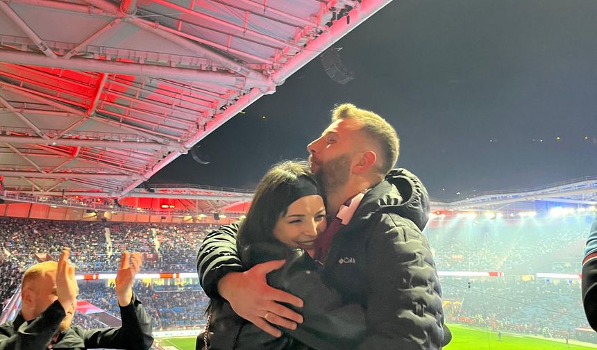 14 Şubat'ta tribünde evlilik teklifi