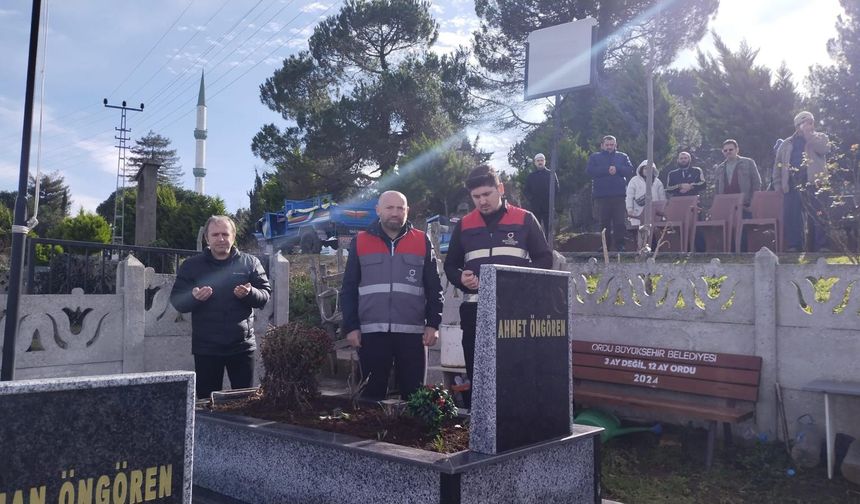 6 Şubat depremlerinde hayatlarını kaybedenler mezarı başında anıldı