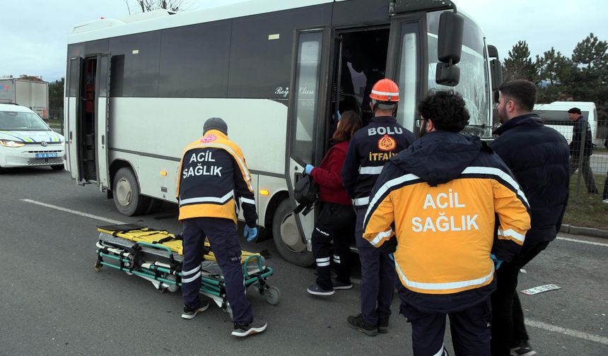 7 kişinin yaralandığı zincirleme kaza sonrası kavga çıktı; 2 gözaltı