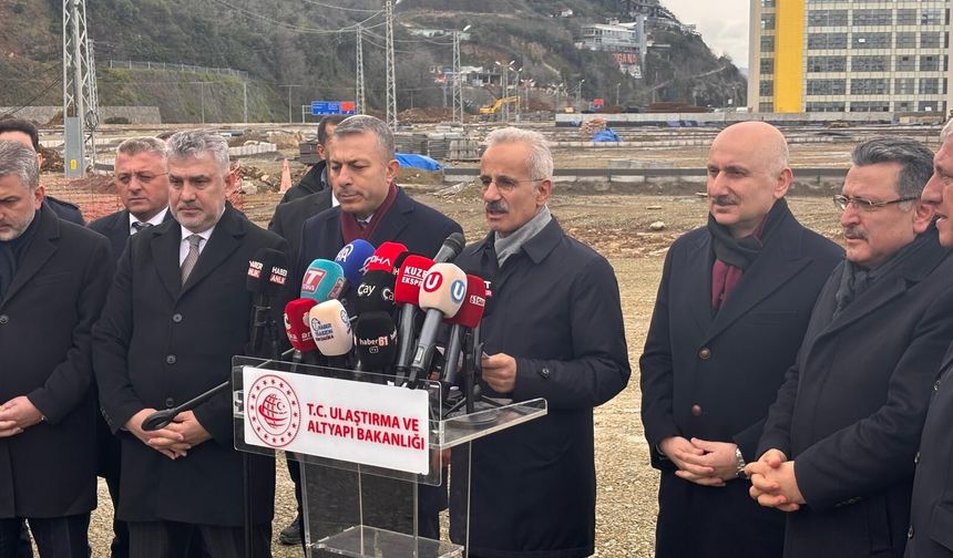 Bakan Uraloğlu: İran, Irak, Suriye, Lübnan ve Ürdün'e olan bütün uçuşları 2 Mart'a kadar iptal ettik