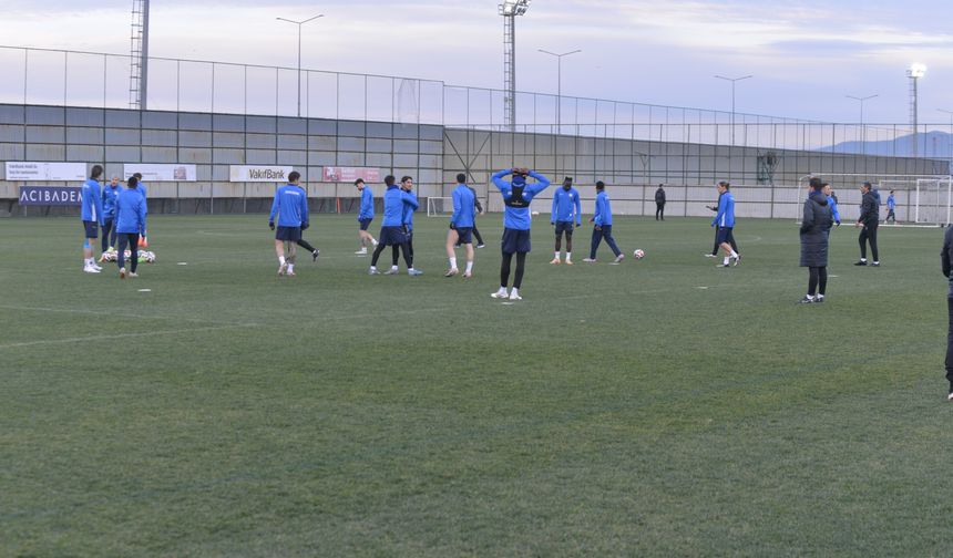 Çaykur Rizespor'da teknik direktör Recep Uçar ve Qazim Laçi'den açıklamalar / Haber eklendi