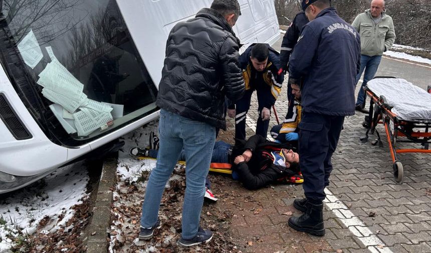 Çorum'da sıkışan sürücüyü itfaiye ekipleri kurtardı