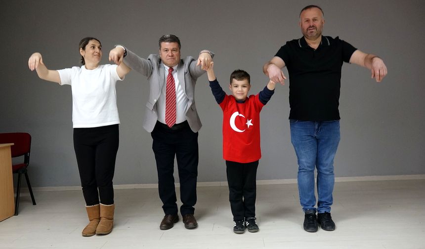 Cumhurbaşkanı Erdoğan ve eşinin horonunu ilgiyle izlediği Talha: Çok mutluyum / Ek fotoğraflar