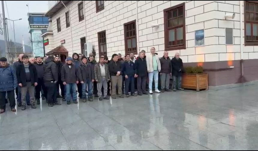 Eşini ve ilişkisi olduğunu iddia ettiği emlakçıyı öldüren emekli polis adliyede (2)