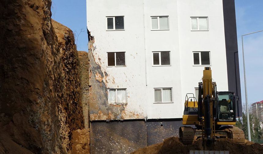 Heyelanın vurduğu 'korku apartmanında' mühür kalktı, gözler riskli yamaçta / Ek fotoğraflar
