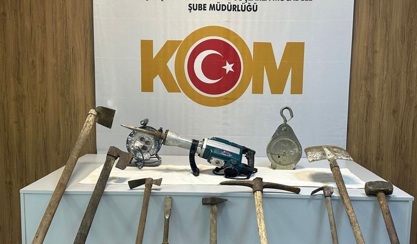 'Kanalizasyon' bahanesiyle izinsiz kazı yapan 4 defineciye suçüstü