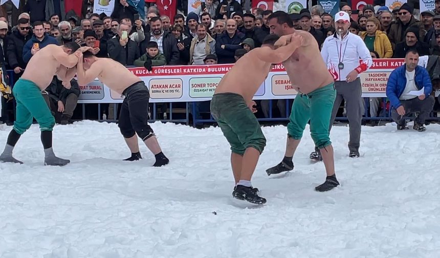 Kar üstünde Karakucak Güreşi heyecanı başladı