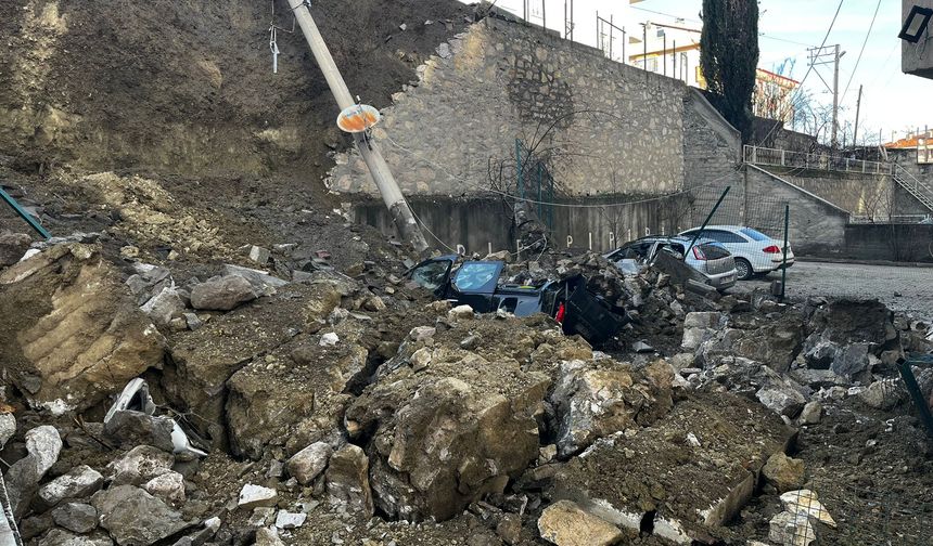 Kastamonu'da istinat duvarı çöktü