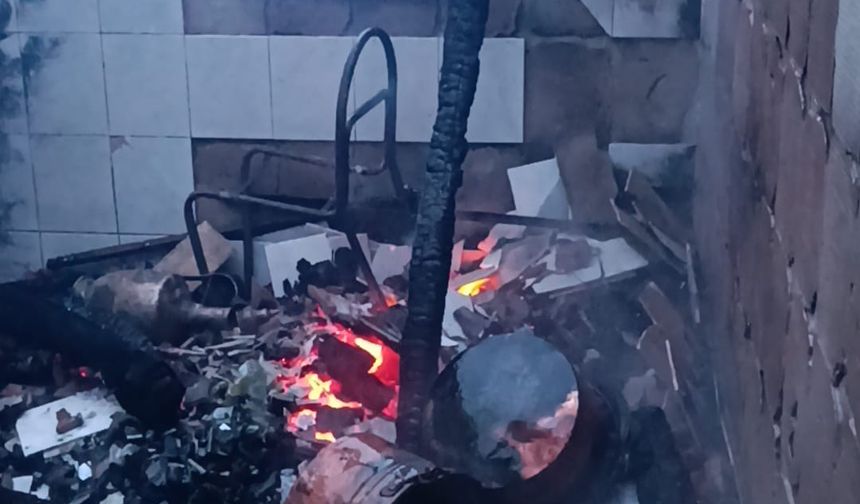 Köy muhtarının evi yandı