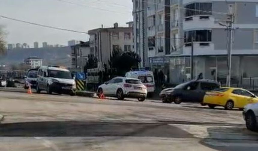 Otomobil ile hafif ticari araç çarpıştı; 3 yaralı