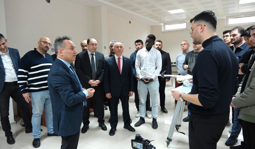 Rektör Yılmaz teknoloji odaklı çalışmaları yerinde incelendi