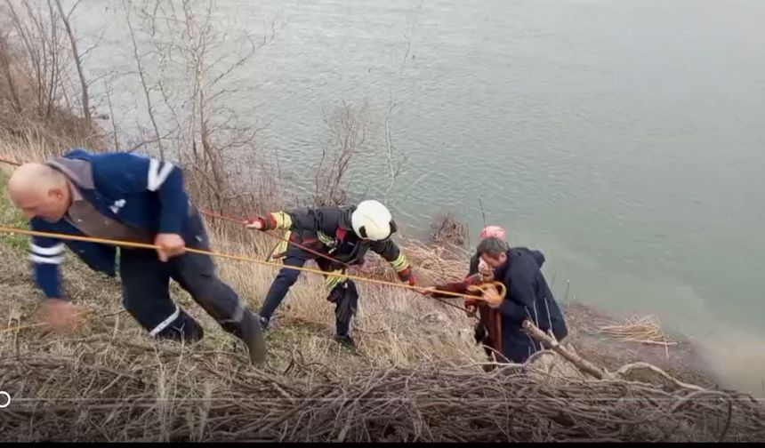 Traktör Kızılırmak'a yuvarlandı: 1 ölü, 1 yaralı