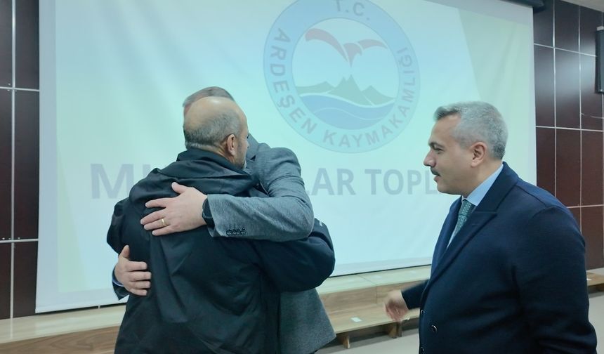 Vali Baydaş, küs olan başkan ve muhtarı barıştırdı