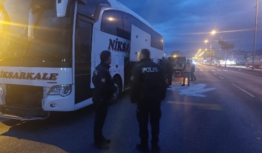 Yolcu otobüsüne çarpan hafif ticari aracın sürücüsü ağır yaralandı