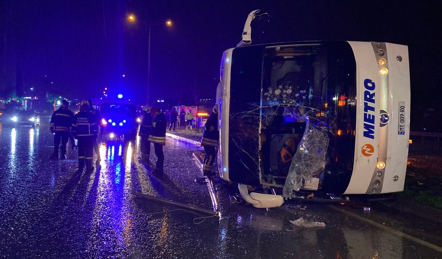 Yolcu otobüsünün yan yattığı kazanın görüntüleri ortaya çıktı