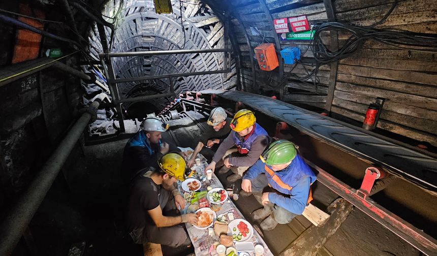 Zonguldak'ta madenciler, yerin metrelerce altında ilk sahurunu yaptı/Ek fotoğraflar