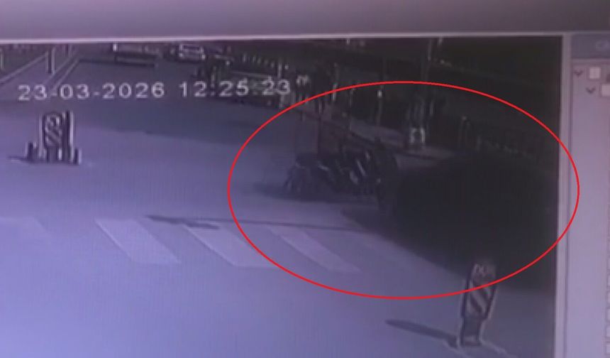 Amasya'da otomobilin çarptığı motosiklet sürücüsü yaralandı; kaza anı kamerada