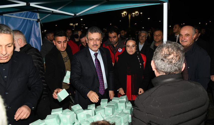 Başkan Genç'ten Kadir Gecesi'nde ikram