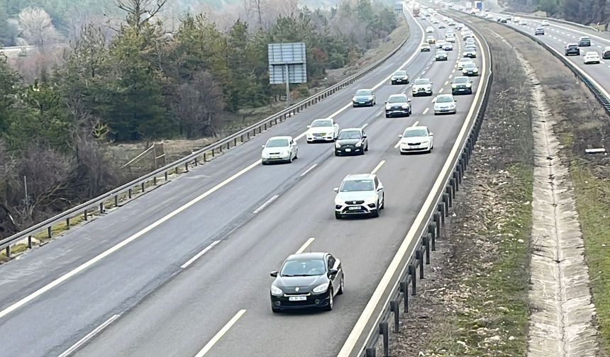 Bayram tatili dönüşünde Bolu'da trafikte hafif yoğunluk (2)