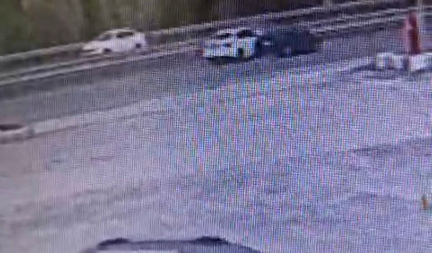 El freni çekilmediği için hareket eden otomobile, başka otomobil çarptı: 1 ölü, 3 yaralı