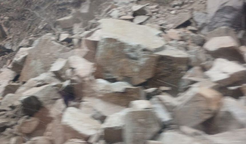 Gümüşhane-Giresun kara yolunda heyelan