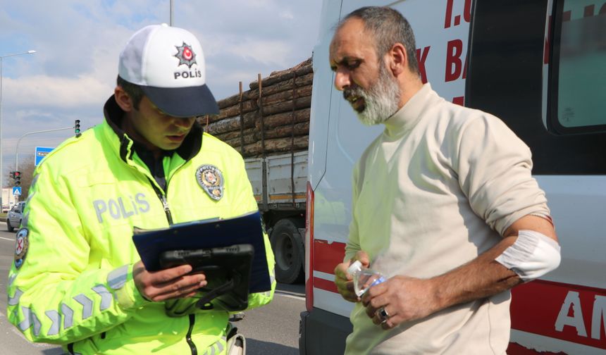 Hafriyat kamyonunun çarptığı otomobildeki 6'sı çocuk, 9 kişi yaralandı