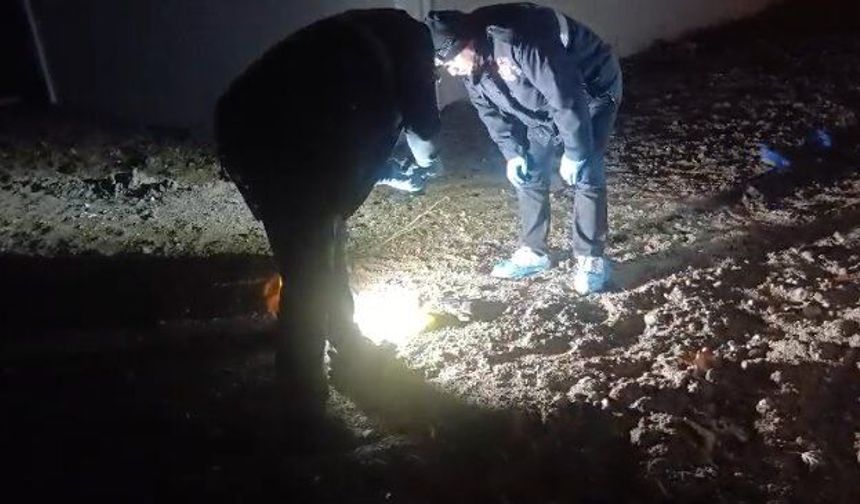 Husumetli oldukları kişinin evine zorla giren silahlı 4 kişiye gözaltı