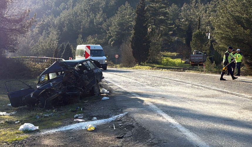 Kamyon ile otomobil çarpıştı: 1 ölü, 5 yaralı