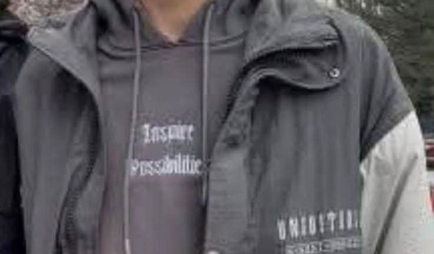 Kamyonete çarpan motosiklet sürücüsü hayatını kaybetti; kaza kamerada