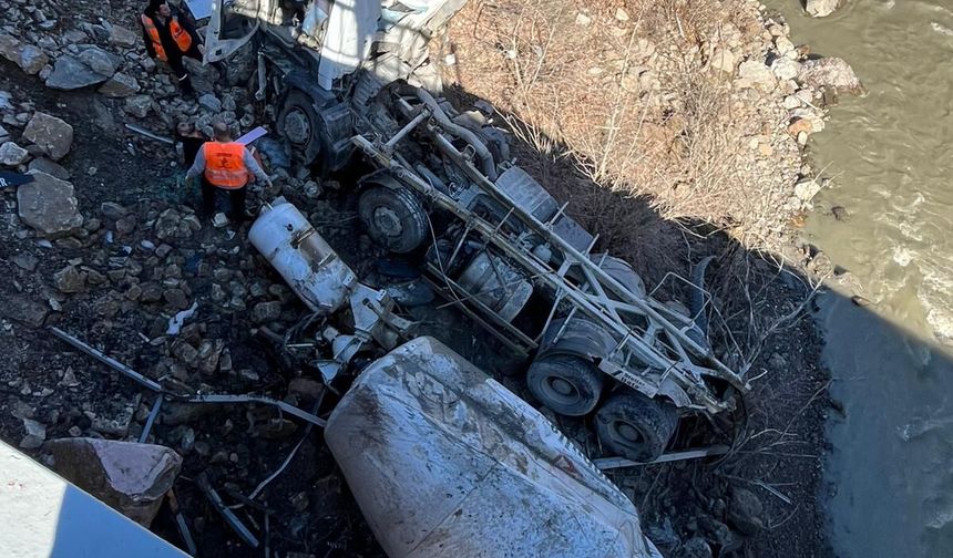 Kastamonu'da beton mikseri çaya düştü: 1 yaralı