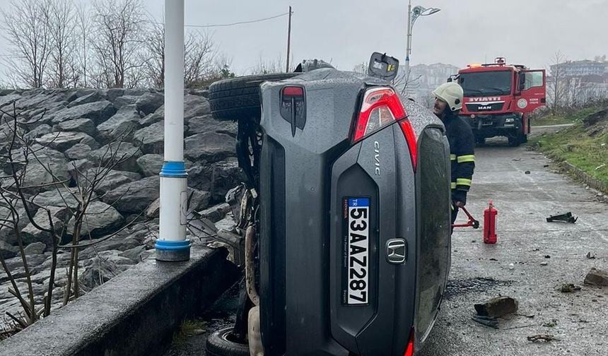 Kayganlaşan yolda otomobil takla attı