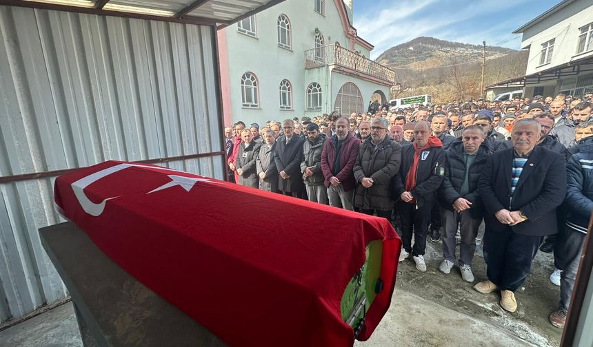 Kazada ölen ambulans şoförü toprağa verildi