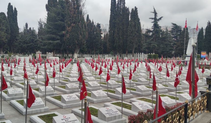 Mezarlıklarda bayram hazırlığı