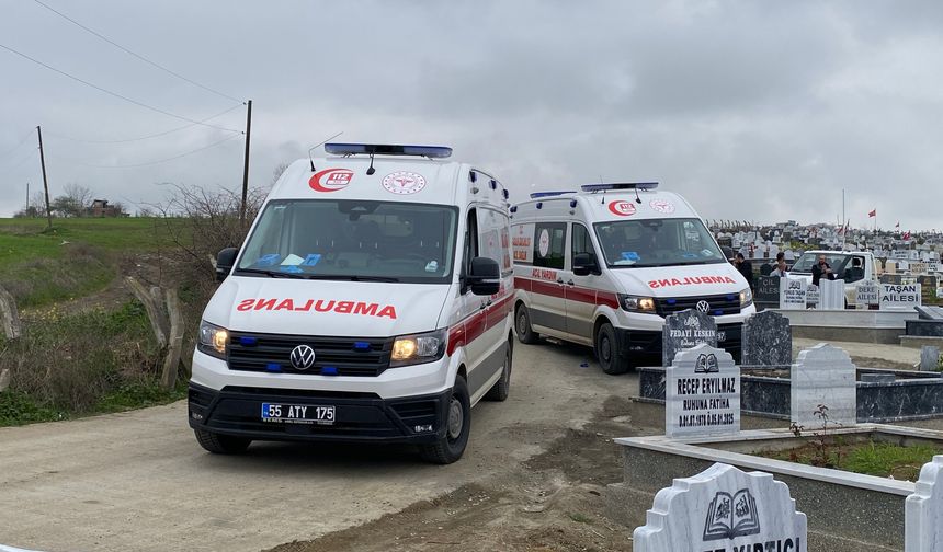 Mezarlıkta defin sırasında husumetlisini tabancayla yaraladı