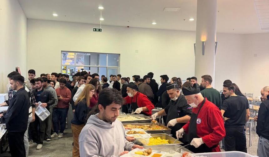 OMÜ'de binlerce öğrenci her akşam iftarda buluşuyor