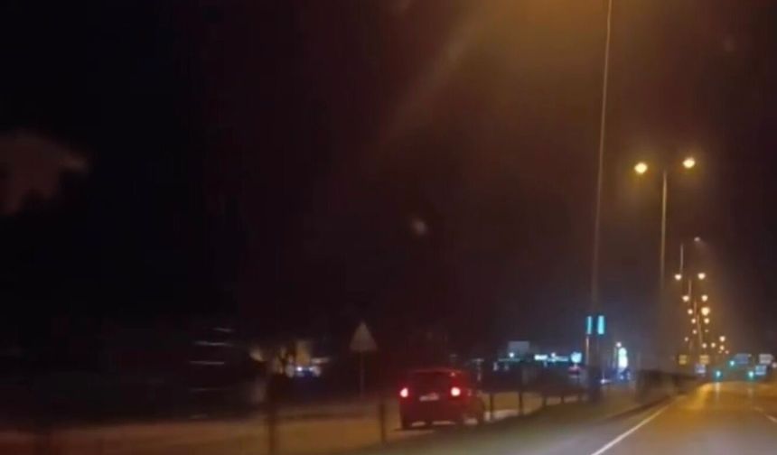 Otomobilin ters yönde ilerlediği anlar kamerada