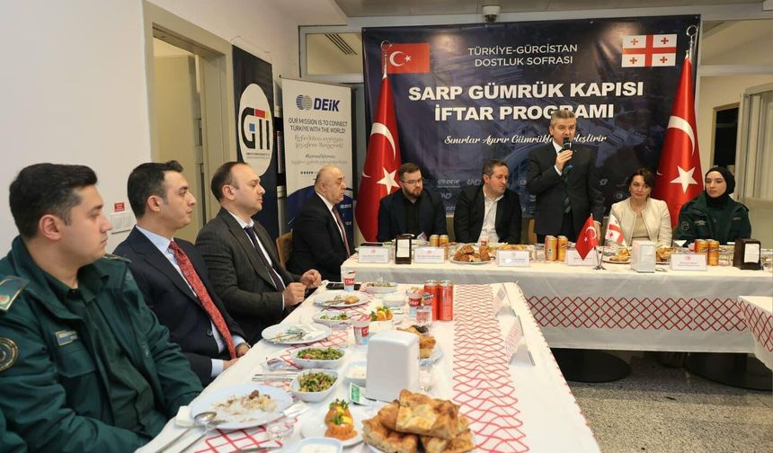 Sarp Sınır Kapısı'nda Türkiye-Gürcistan dostluk sofrası