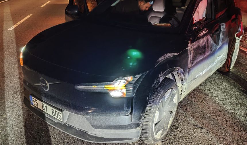 Takla atan otomobildeki 2 kişi yaralandı