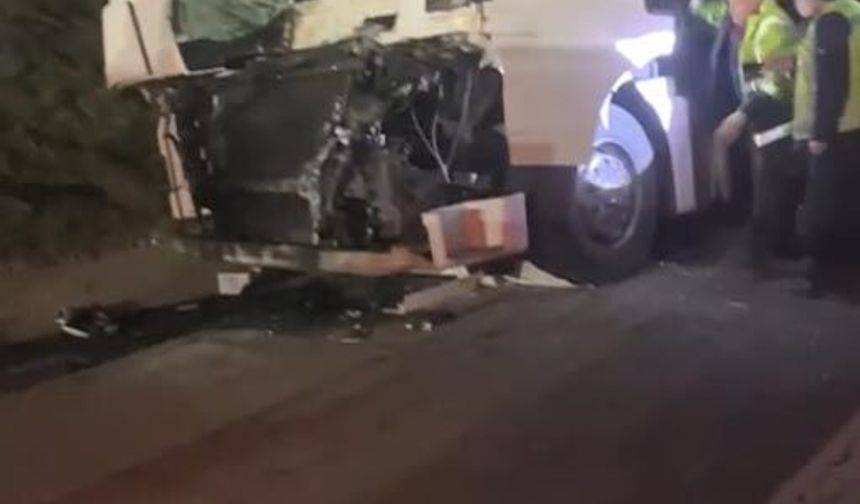 TIR önünde seyreden TIR'a çarptı: 1 yaralı