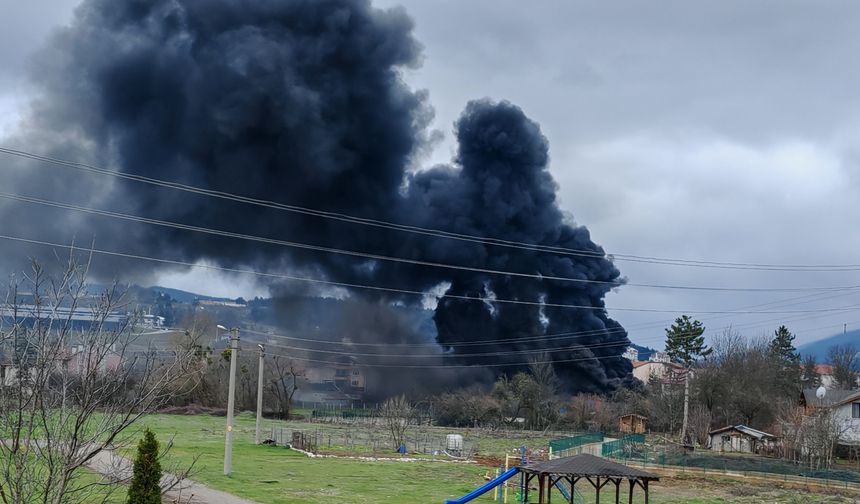 Yangın çıkan depoda zarar oluştu
