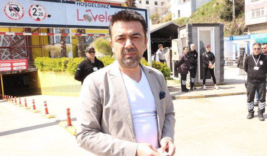 3 kişinin öldüğü heyelanın ardından bölgedeki AVM'nin araç giriş-çıkışları kapatıldı